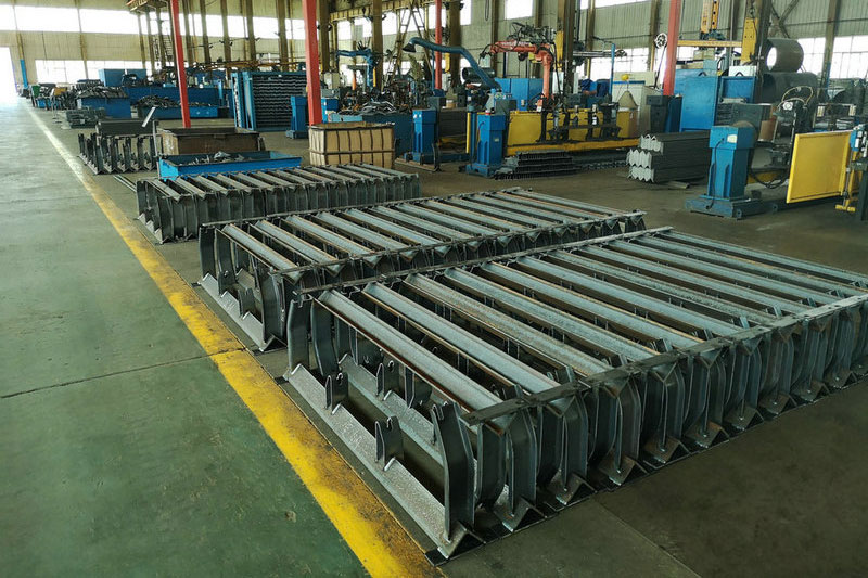 Idler frame welding workshop
