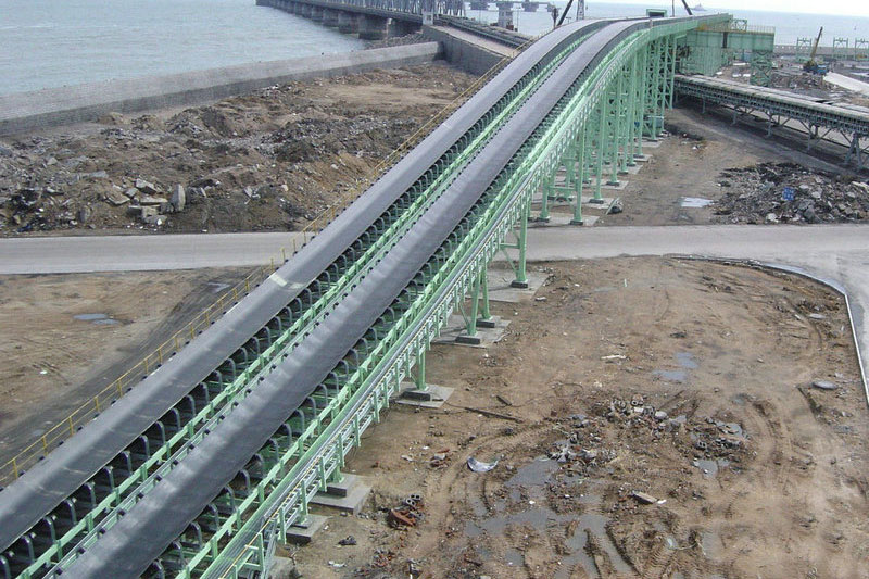 Banda transportadora en el puerto de Rizhao