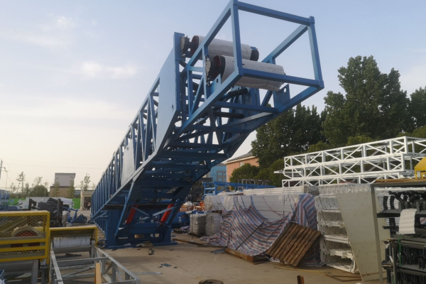 Apilador telescópico radial móvil (TeleStacker) listo para su entrega